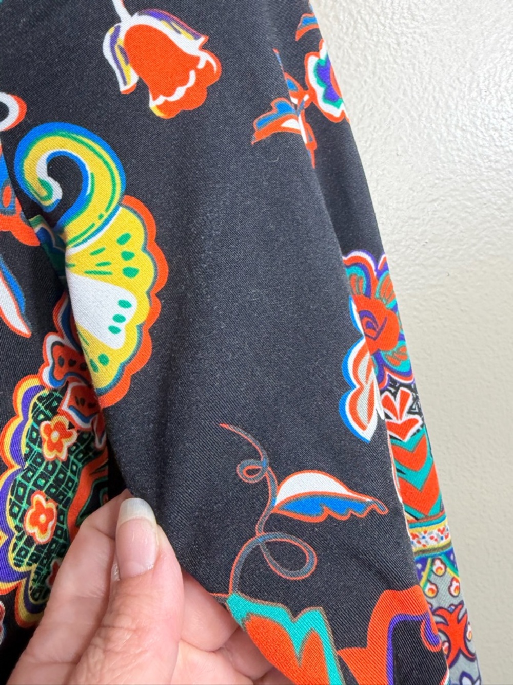 ECI New York Boho Paisley Dress Size M V Neck Tie Waist Border Print 3/4 Sleeve - Picture 3 of 7